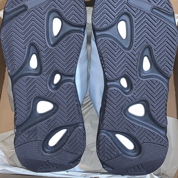 YEEZY 700 Blue Tint - Picture 4 of 8